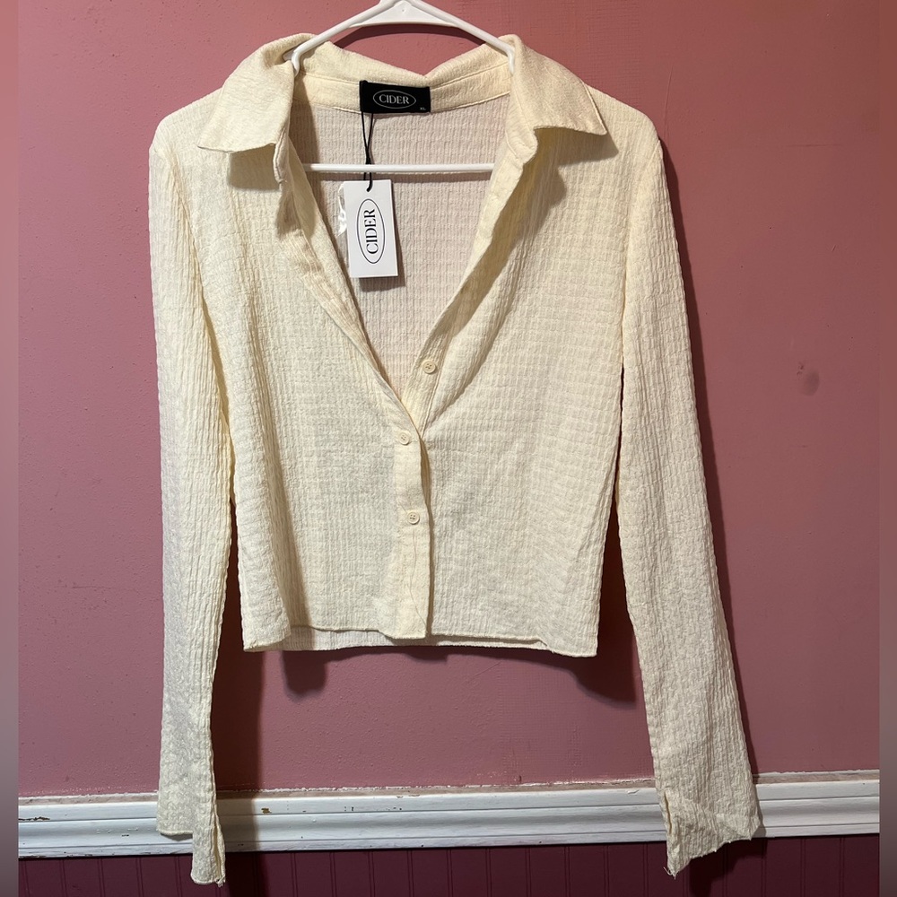 Cider Cream Button-Up Crop Top - Picture 2 of 2